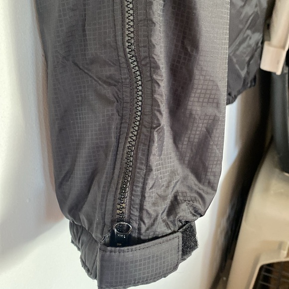 MEC snow pants size small - Picture 3 of 8